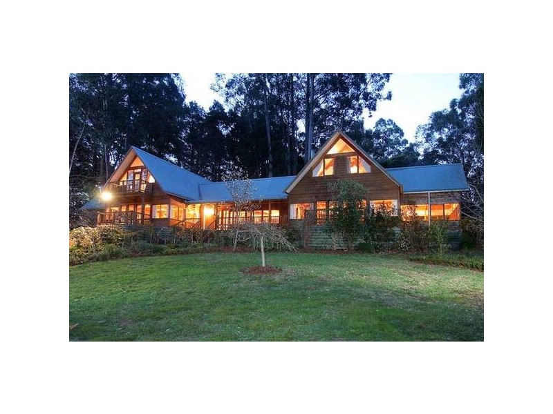 11 Mills Avenue, Sassafras VIC 3787