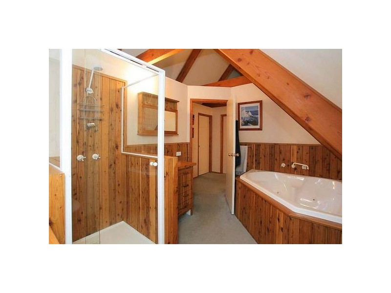 11 Mills Avenue, Sassafras VIC 3787