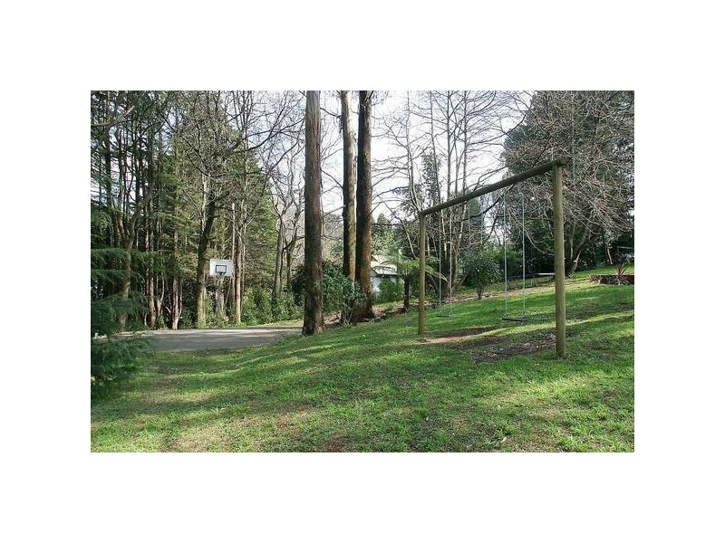 11 Mills Avenue, Sassafras VIC 3787