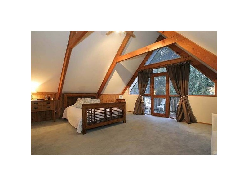 11 Mills Avenue, Sassafras VIC 3787