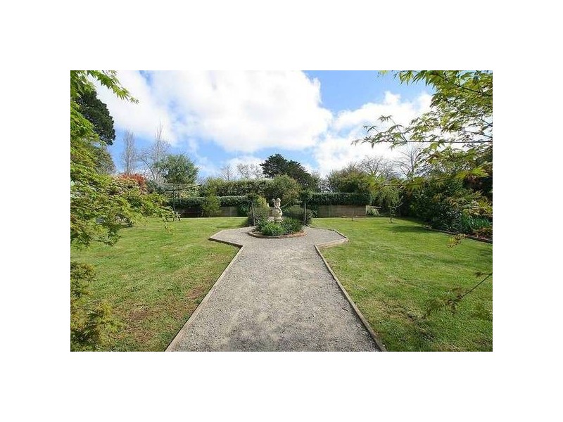 11 Warra Road, Upwey VIC 3158