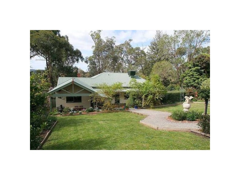 11 Warra Road, Upwey VIC 3158