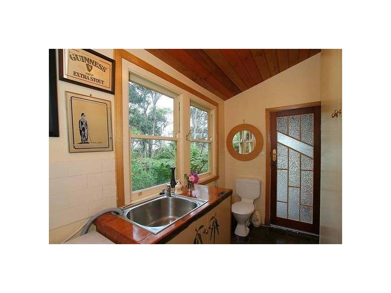 4 Eveline Road, Selby VIC 3159