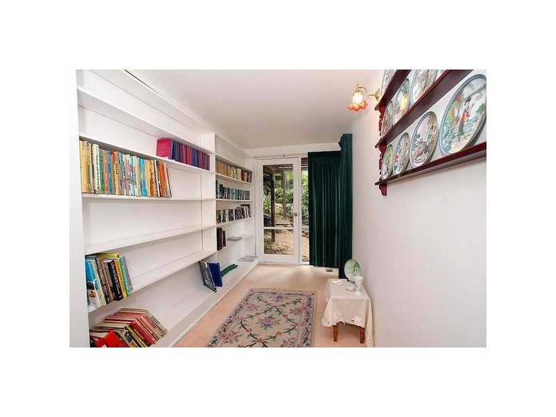 6 Pauline Avenue, Tecoma VIC 3160