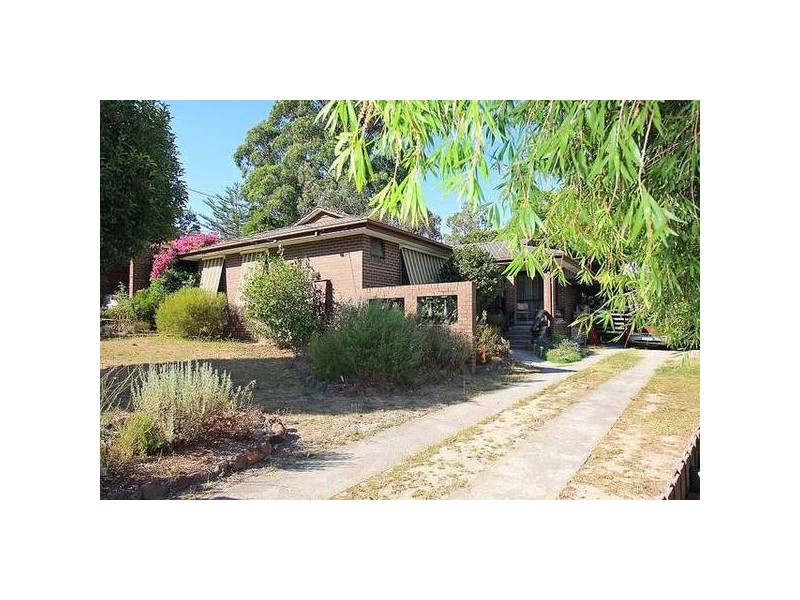 8 Chestnut Avenue, Ferntree Gully VIC 3156