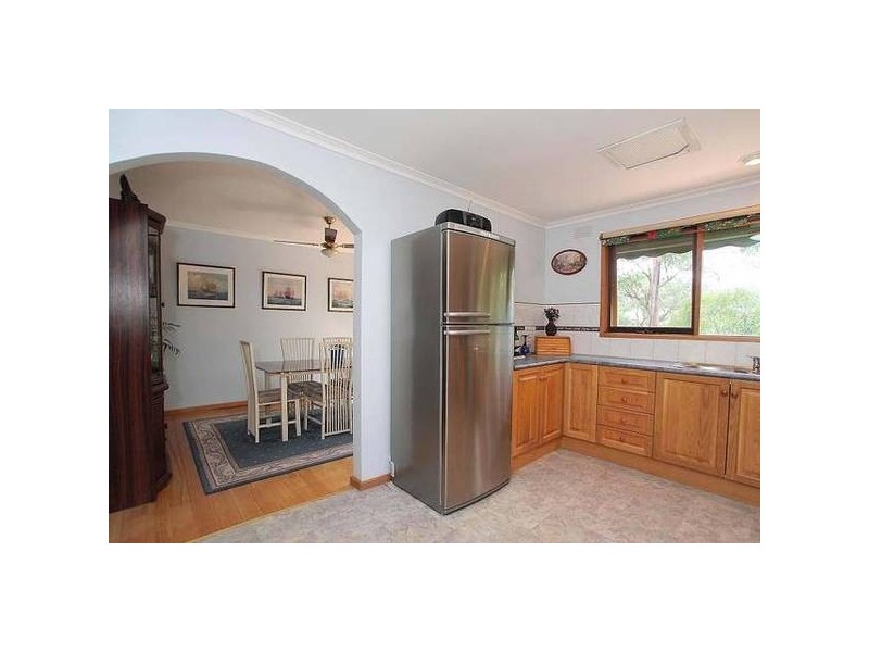 6 Kitchener Road, Tecoma VIC 3160