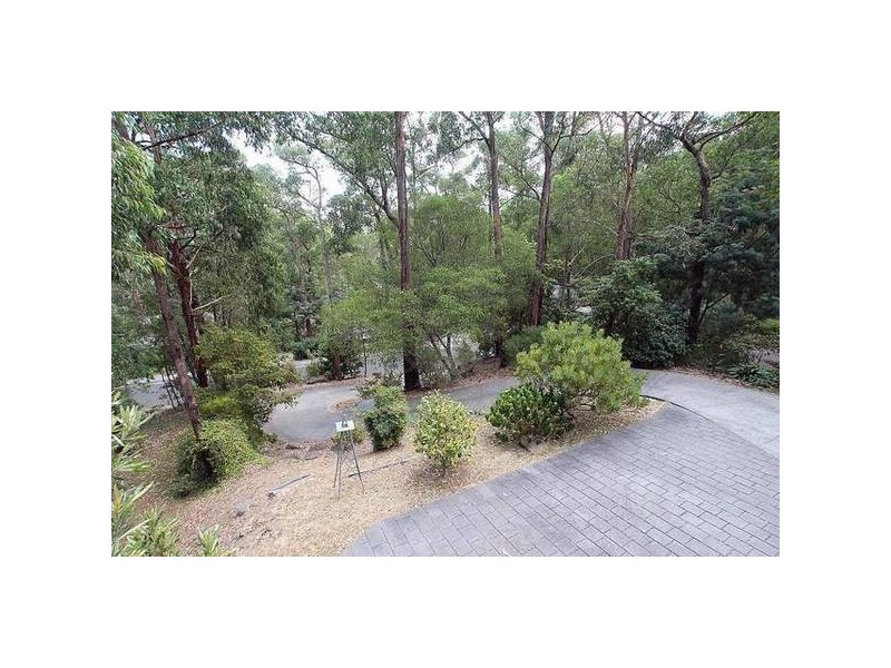 6 Kitchener Road, Tecoma VIC 3160