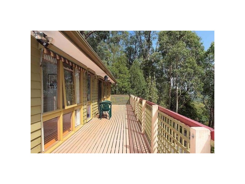 6 Kitchener Road, Tecoma VIC 3160