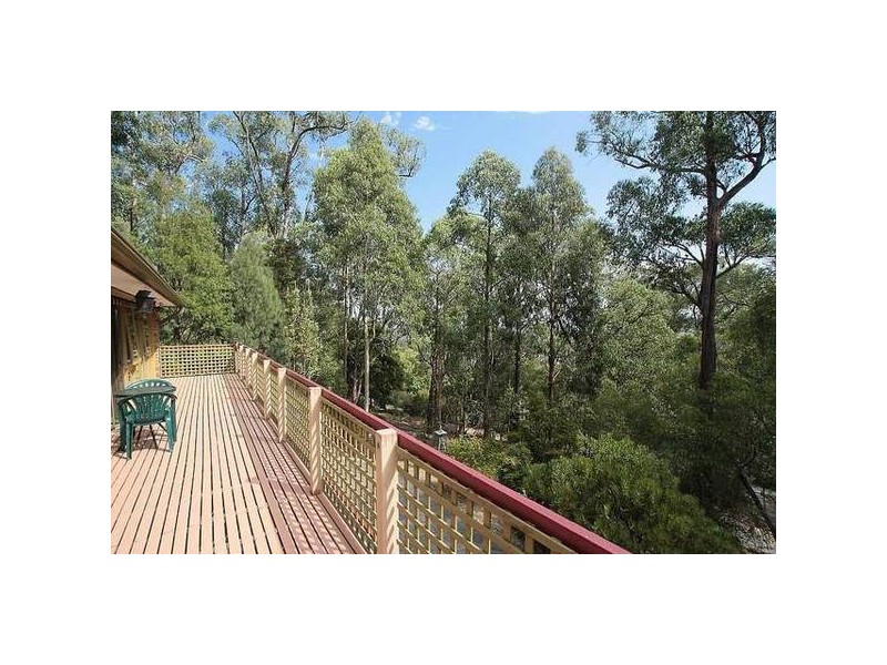 6 Kitchener Road, Tecoma VIC 3160