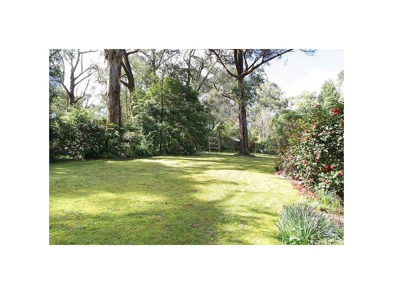 6 Tuttawatta Road, Selby VIC 3159