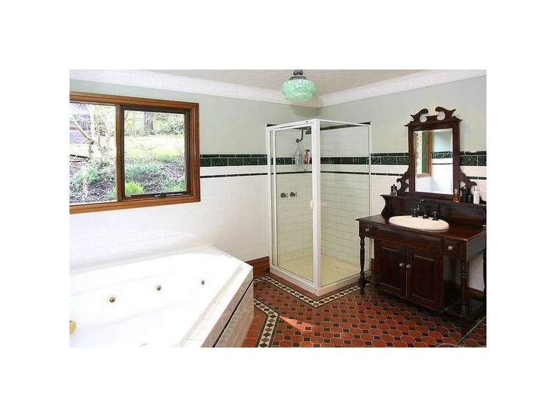 6 Tuttawatta Road, Selby VIC 3159