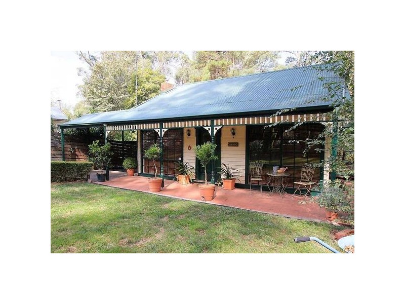 28 Hazel Grove, Tecoma VIC 3160