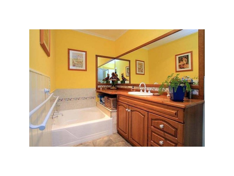 28 Hazel Grove, Tecoma VIC 3160