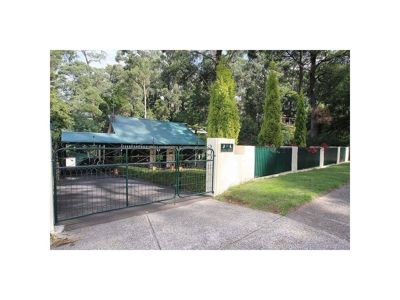28 Hazel Grove, Tecoma VIC 3160