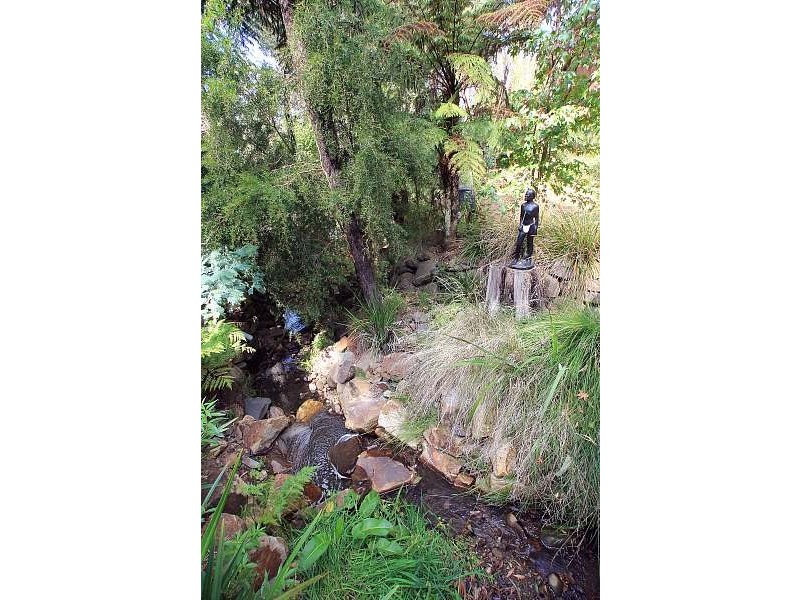 28 Hazel Grove, Tecoma VIC 3160