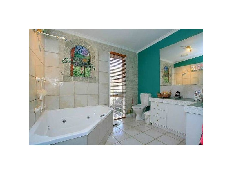 17 Charlotte Road, Boronia VIC 3155