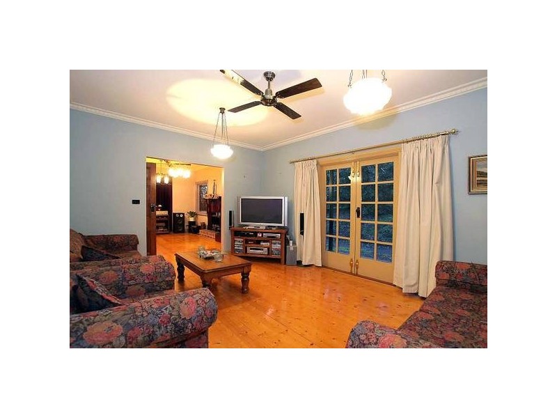 4 Batesleigh Road, Selby VIC 3159