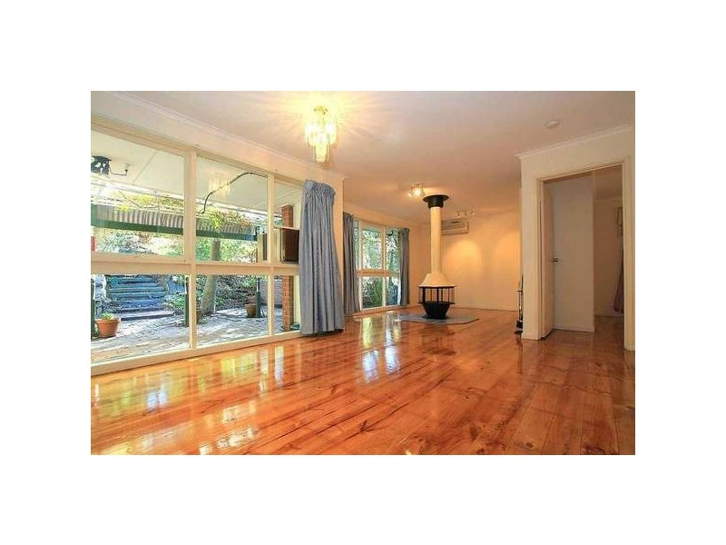 16 Gums Avenue, Tecoma VIC 3160