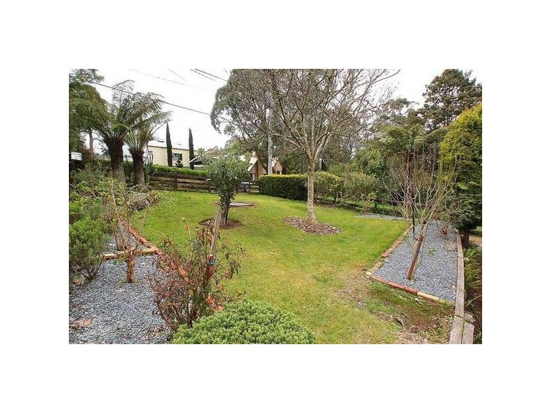 9 Menin Road, Monbulk VIC 3793