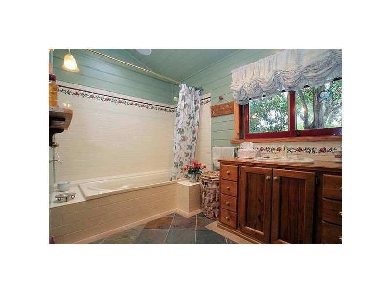 98-100 Alexander Avenue, Upwey VIC 3158