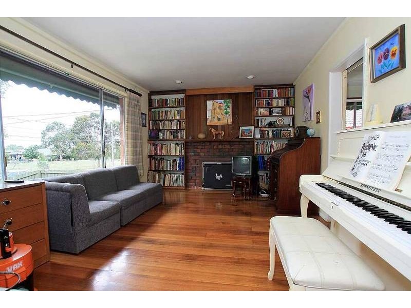 17 Winwood Drive, Ferntree Gully VIC 3156