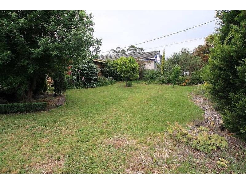 17 Winwood Drive, Ferntree Gully VIC 3156