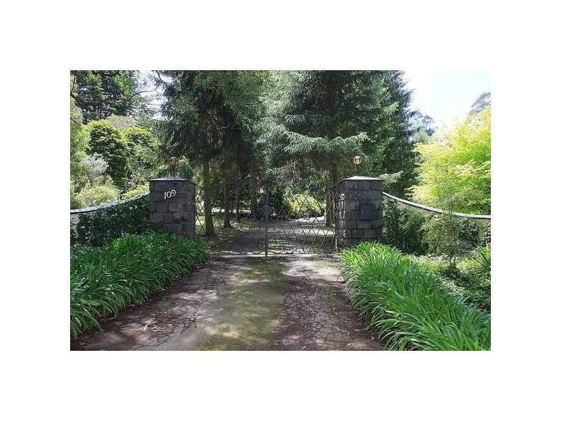 109 Hilton Road, Sassafras VIC 3787