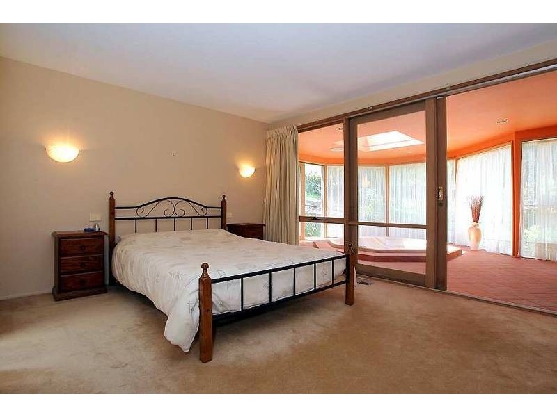 8 Maple Avenue, Belgrave VIC 3160