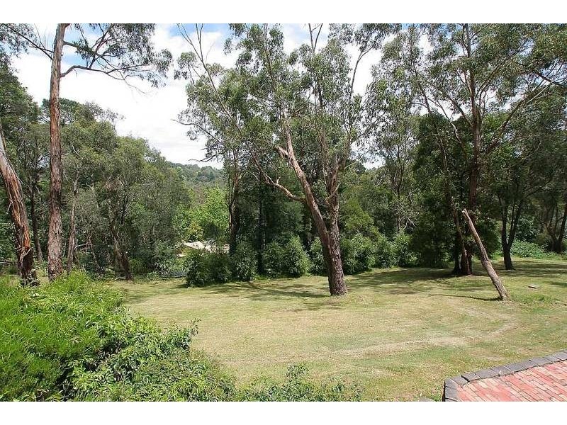 8 Maple Avenue, Belgrave VIC 3160