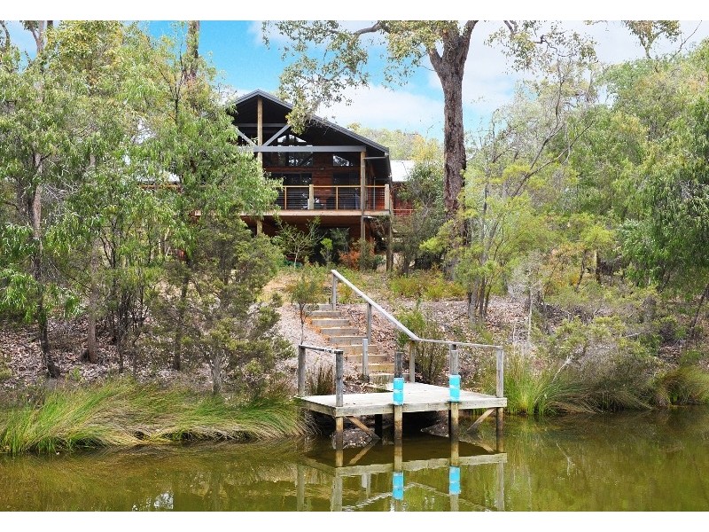 18 Flora Grove, Molloy Island WA 6290