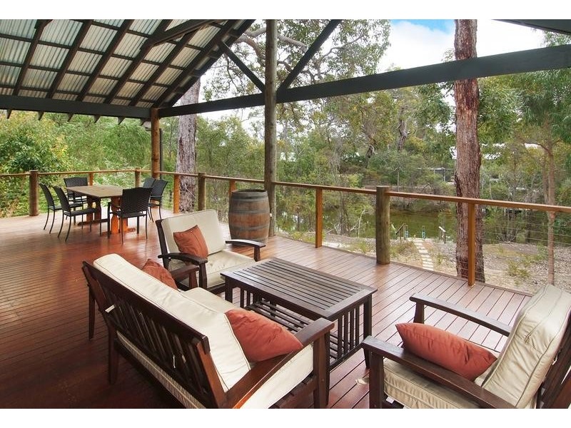 18 Flora Grove, Molloy Island WA 6290