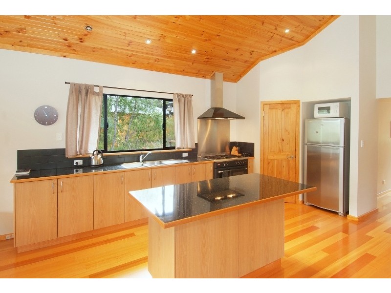 18 Flora Grove, Molloy Island WA 6290