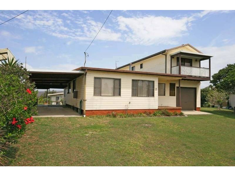2 Poinsettia Crescent, Brooms Head NSW 2463