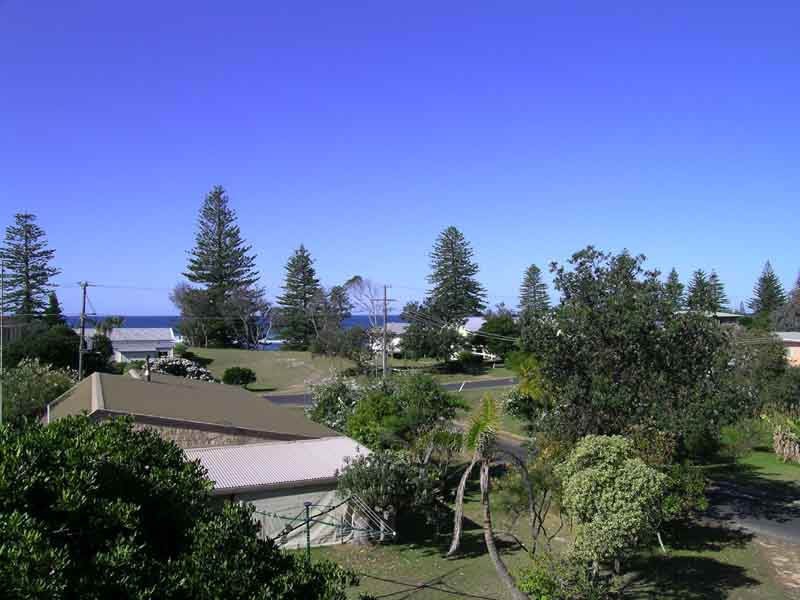 2 Poinsettia Crescent, Brooms Head NSW 2463