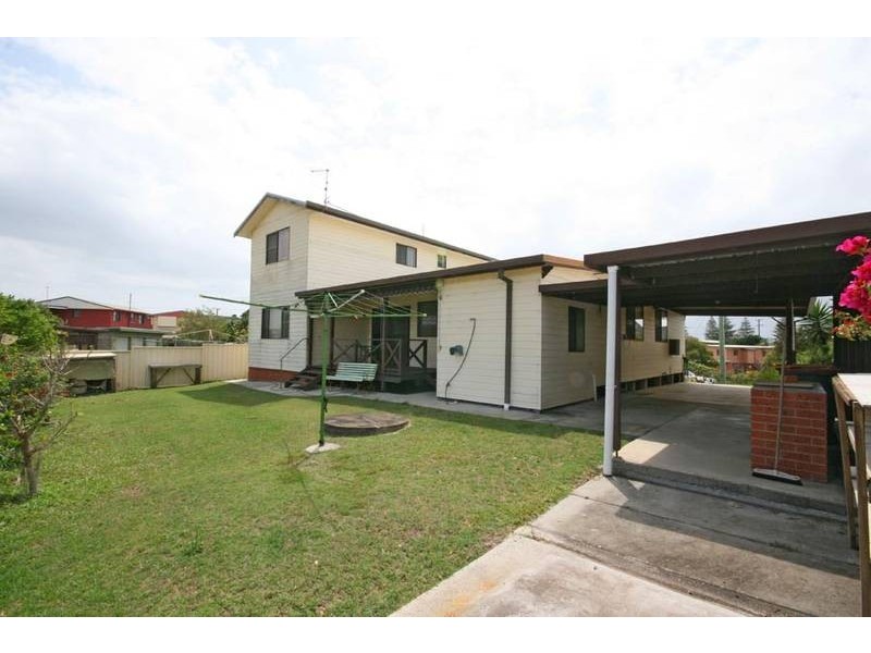 2 Poinsettia Crescent, Brooms Head NSW 2463