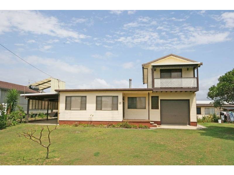 2 Poinsettia Crescent, Brooms Head NSW 2463