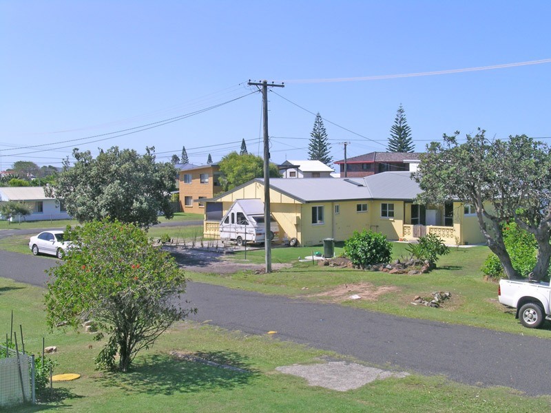 30 Honeysuckle Street, Brooms Head NSW 2463