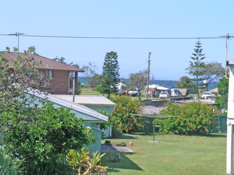 30 Honeysuckle Street, Brooms Head NSW 2463