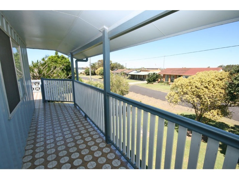 15 Honeysuckle Street, Brooms Head NSW 2463