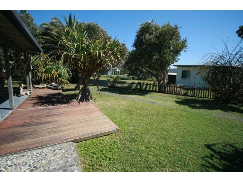 3 Honeysuckle Street, Brooms Head NSW 2463