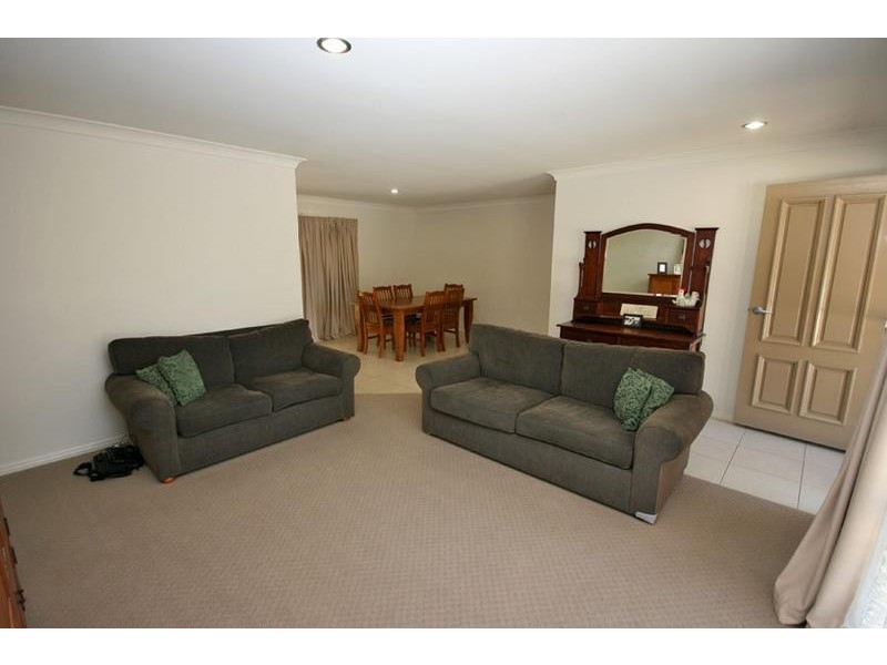 16 Robin Place, Gulmarrad NSW 2463