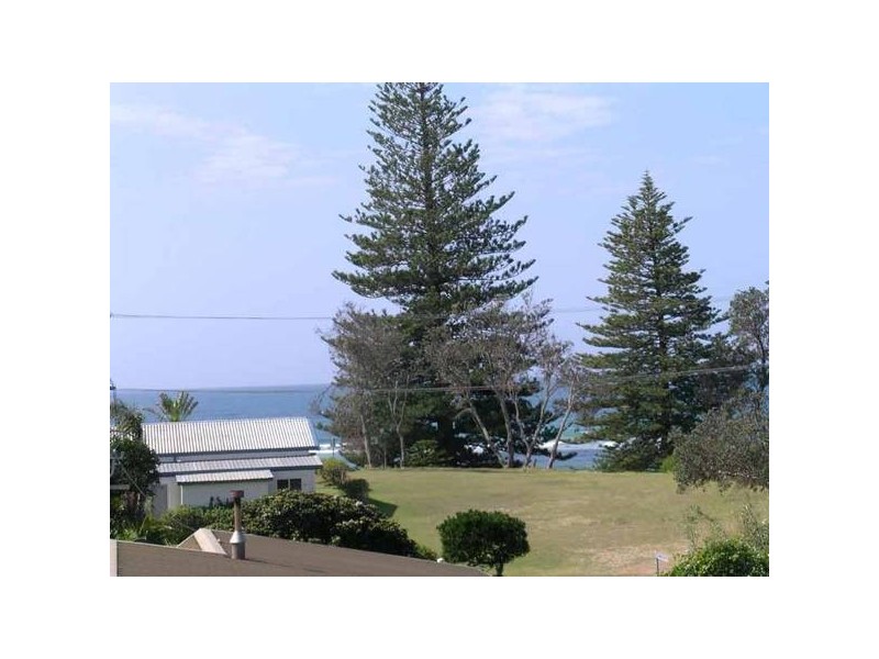 2 Poinsettia Crescent, Brooms Head NSW 2463