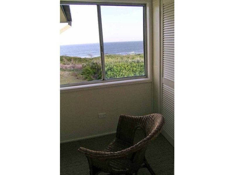 1 Azalia Street, Brooms Head NSW 2463