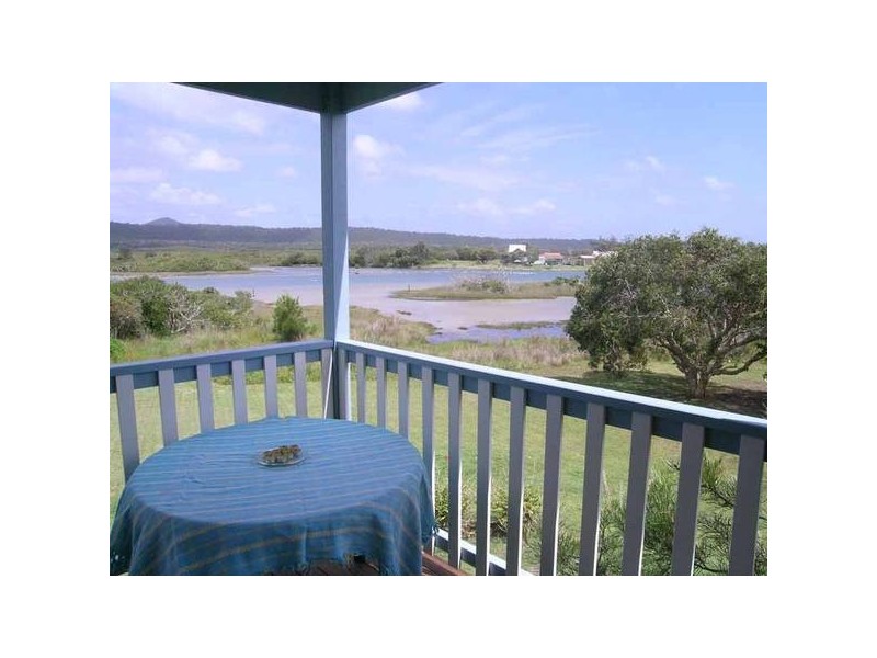 2 Honeysuckle Street, Brooms Head NSW 2463