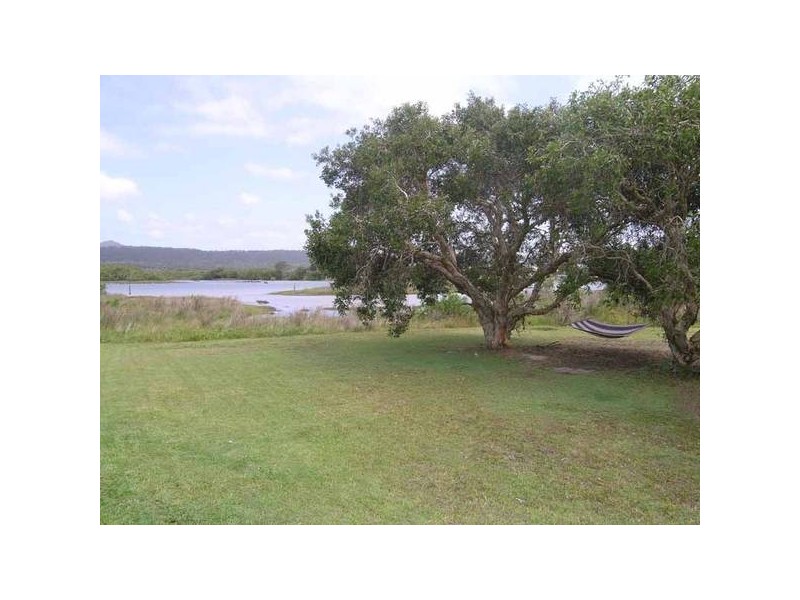 2 Honeysuckle Street, Brooms Head NSW 2463