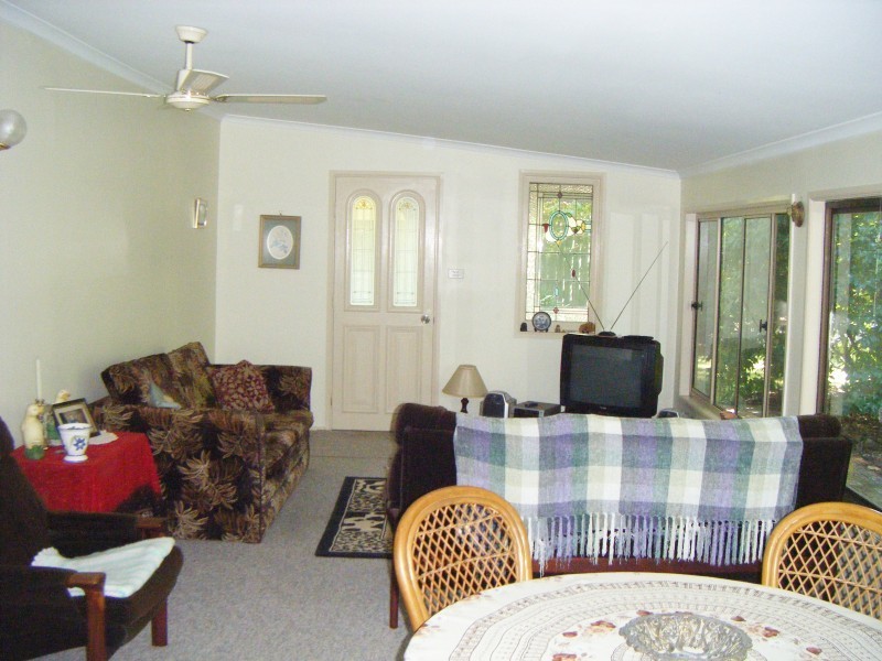 6 Oakfield Rd, Salt Ash NSW 2318