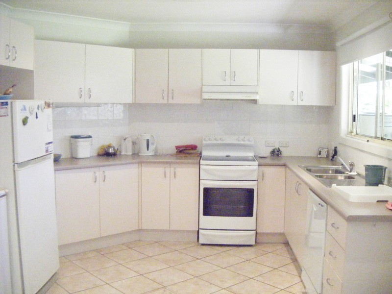 11 Salt Ash, Av, Salt Ash NSW 2318