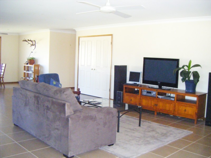 18 Leigh Place, Raymond Terrace NSW 2324