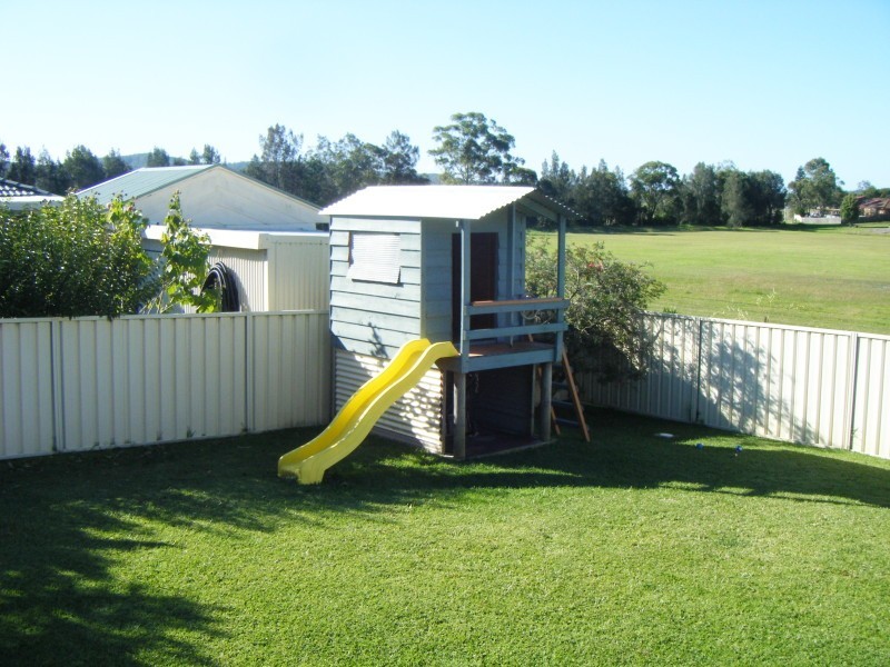 18 Leigh Place, Raymond Terrace NSW 2324