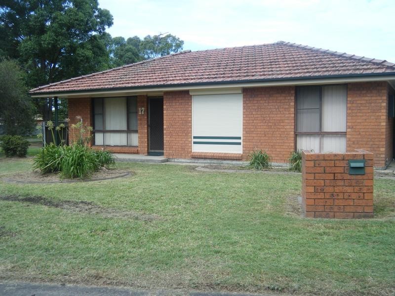 17 Chifley Dr, Raymond Terrace NSW 2324